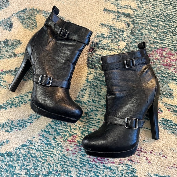 Simply Vera Vera Wang Shoes - Simply Vera Vera Wang Velma Buckle Heeled Faux Leather Ankle Boots